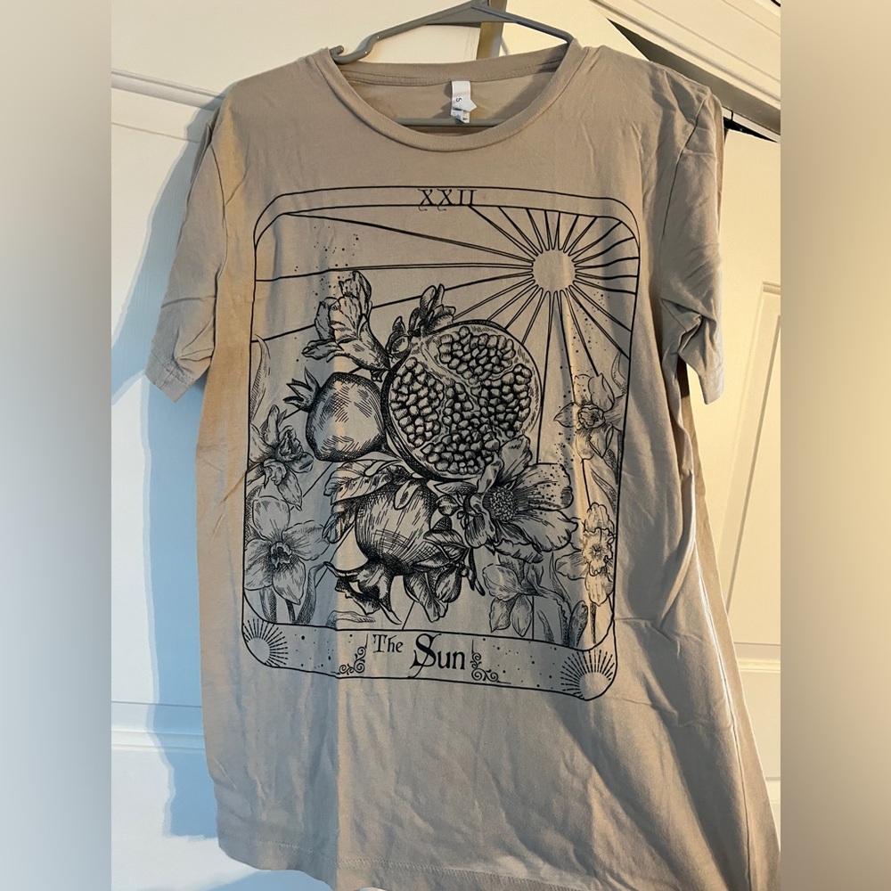 The Sun Bookish Box Shirt (M)